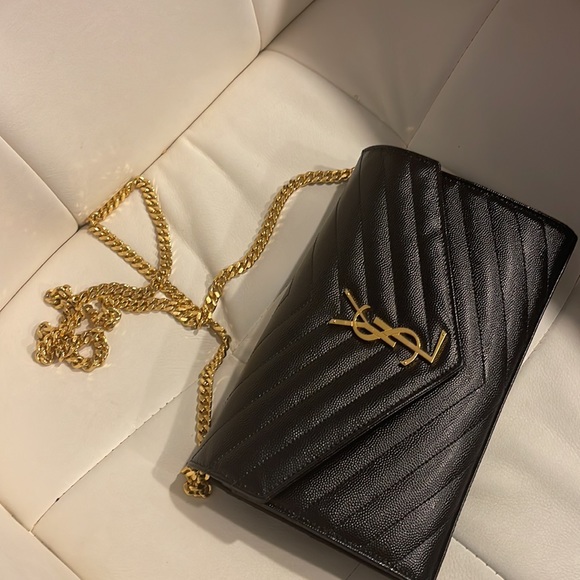 Saint Laurent
Monogramme Large Grain de Poudre Wallet on Chain - Picture 4 of 4